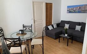 Biarritz Centre, Pres Avenue De Verdun, Cosy Apt 2 Pieces , Salon , Chambre Separe, Rue Tres Calme A 10 Minutes A Pied De La Grande Plage